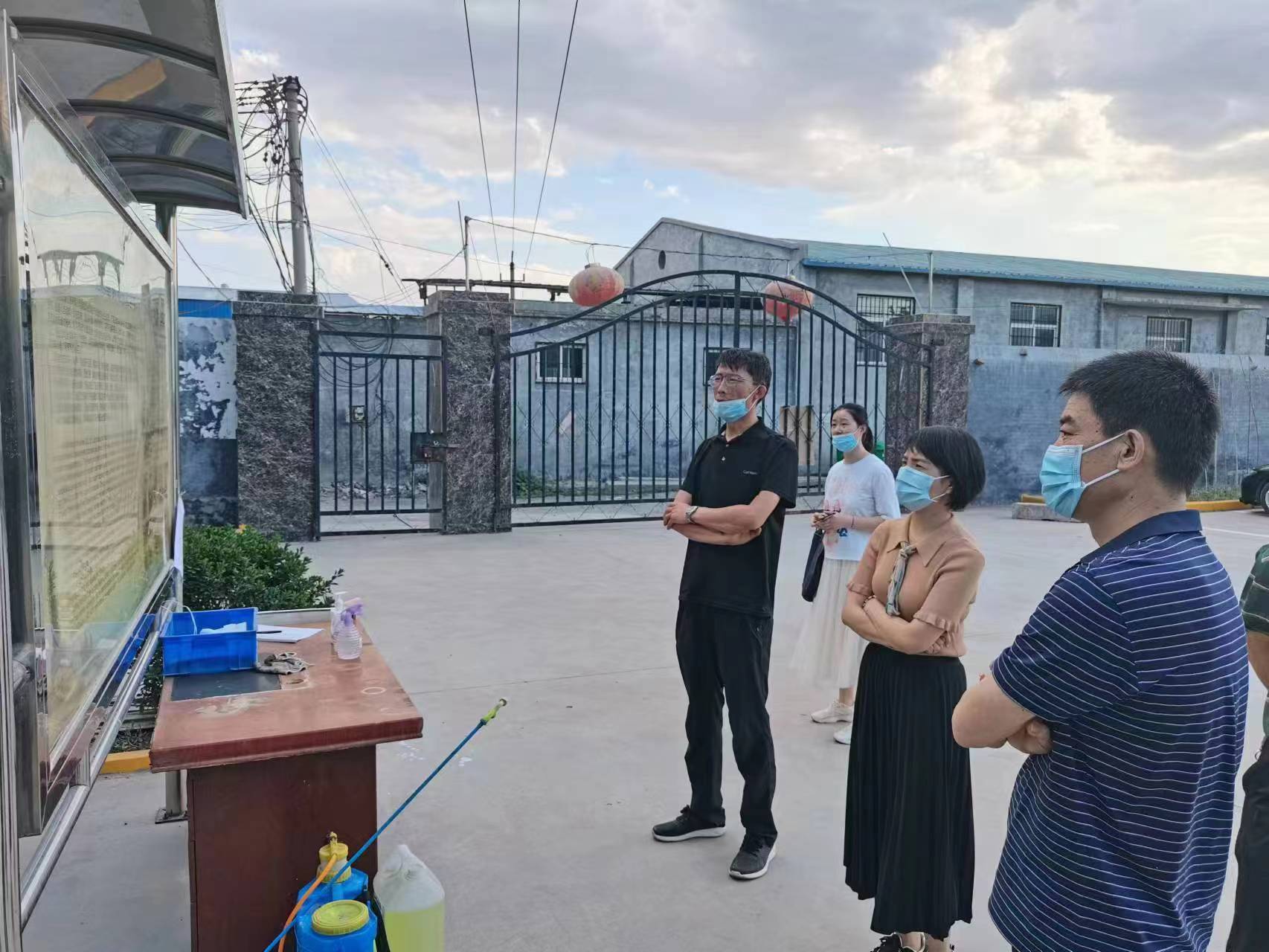 牧野區(qū)副區(qū)長(zhǎng)秦丹丹，科工信局張局長(zhǎng)蒞臨新航參觀(guān)指導(dǎo)工作。